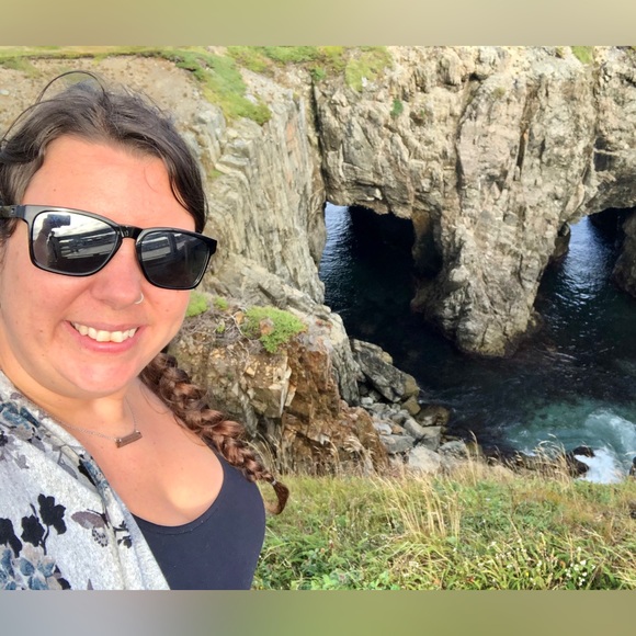 Meet your Posher, Dawn - Picture 2 of 2